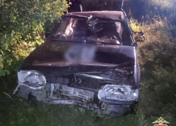 В соседнем с Камышинским районе водитель перевернул машину и вскоре скончался