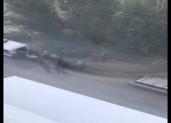 В Камышине на улице Базарова полиция провела задержание пьяного сквернослова (ВИДЕО)