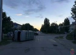 В Камышинском районе «Митсубиси Аутлендер» не пропустил "УАЗ": пассажир попал в больницу
