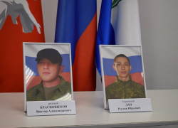 В Камышине родным погибших передали награды бойцов СВО