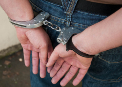 Надругавшийся над двумя пенсионерками 19-летний извращенец  идет под суд