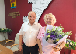 Глава Камышинского муниципального района Алексей Самсонов тепло поздравил на административной планерке особую юбиляршу