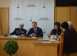 Пресс-служба Станислава Зинченко не нашла никакой конкретики во встрече главы Камышина с ветеранами и предложила просто любоваться снимком