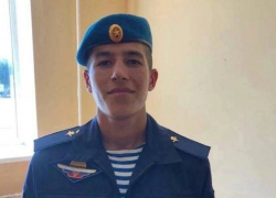 На малой родине в Чернышковском районе похоронили 19-летнего десантника Даниила Кочетова, отдавшего свою жизнь за Донбасс