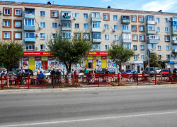 Торговцы стихийного рынка на улице Ленина "расселись" на половине тротуара, и администрация именно с них может начать выписывание штрафов