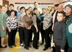 В соседнем с Камышинским - Ольховском районе селяне сфотографировались с  актером Дмитрием Дюжевым, камышанкам Космос в фотосессиях тоже не отказывал