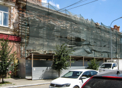 Властям Камышина туристов на Арбузный фестиваль придется принимать со строительными лесами в экскурсионной части города?