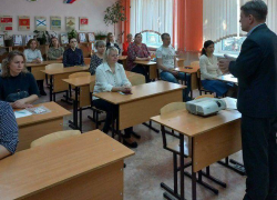 В Камышине засекретили оценки по ЕГЭ "потренировавшихся" в русском языке родителей школьников