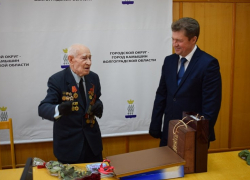 В видеоконференции с губернатором в преддверии 2 февраля из Камышина принял участие 97-летний защитник Сталинграда Павел Андреев