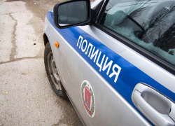 В Камышине фигуранты, вооруженные молотком, "добыли" чужой мобильный телефон, ворвавшись в комнату общежития