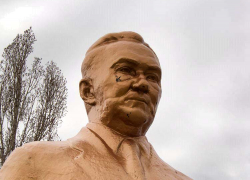 В Камышине на бюсте Косыгина появились грязные разводы