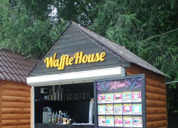 Реально не пойму, зачем в камышинском парке с гордым именем Комсомольцев-добровольцев киоски называть по-иностранному? - камышанин