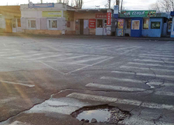 Одно ведро бетона, а скольких чертыханий на пешеходном переходе избежали бы! - камышанин