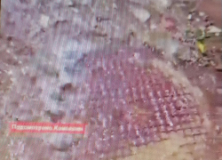 Булькающий, переливающийся черед край коммунальный колодец у роддома показали камышане в соцсетях (ВИДЕО)