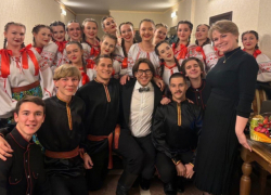 Газета Камышинского района опубликовала фото звезды из села Семеновка в компании с большой звездой российского телевидения - Андреем Малаховым