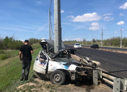 Daewoo Nexia "намотало" на столб в Волгоградской области: один человек погиб в жутком ДТП, - "Блокнот Волгограда"