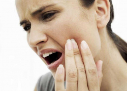 В Камышине закрывают "лишнюю" поликлинику? Да вы попробуйте с утра вырвать зуб: умрете в очереди! - камышанин