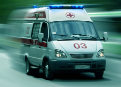 На федеральной автодороге недалеко от границы Камышинского района "крутой" пенсионер не пропустил "Рено" и отправил водителя иномарки к хирургам