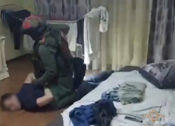 Банду телефонных мошенников уложил волгоградский СОБР в роскошном доме (ВИДЕО)