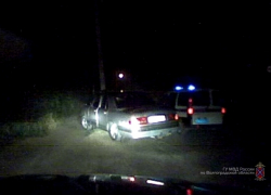 Видео: задержание пьяного угонщика в Камышине