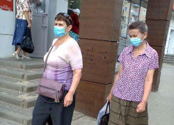 В Госдуме предложили выплачивать пенсионерам по 10 тысяч рублей за вакцинацию