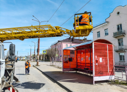 "Пусть расклейщики рекламы на остановках в Камышине и отмывают павильоны перед Первомаем!" - камышанка