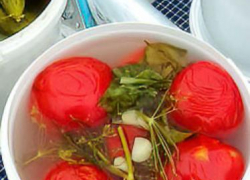 На камышинских рынках обычные квашеные помидоры пошли на рекорд: они продаются по 300 рублей за килограмм