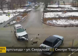 Иномарка сбила неизвестного пешехода на трассе под Камышином