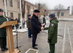 Спикер Камышинской городской думы Владимир Пономарев отправился на митинг, который прошел на плацу