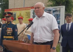 Спикер Камышинской городской думы Владимир Пономарев показал, как депутатам надо продвигать личные приемы