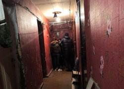 Камышане разыскивают девушку, избившую ногами знакомую в ходе разборок из-за парня