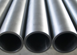 В северной части Камышина лопнула чугунная труба, снабжающая большой жилой микрорайон питьевой водой