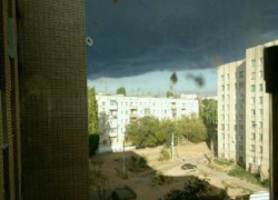 В Камышине из-за пожара в вентиляционной шахте бывшего общежития в 11 квартале ночью эвакуировали 120 человек
