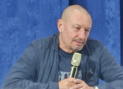 Два известных военкора- "федерала" в один голос "выгнали" с войны журналисток, даже приехавших на фронт выходить замуж