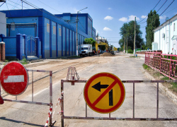 В Камышине перекрыли часть дороги по улице Советской у ЦКД "Дружба"
