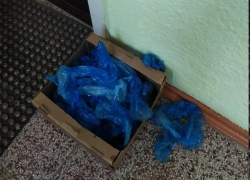 Насколько законна практика камышинских воспитателей не пускать в детсадовскую группу родителей  без бахил?