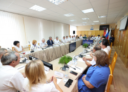 Нужно увеличивать инвестиционную программу Камышина: это связано с дорогами, ЖКХ, здравоохранением - вот вывод губернатора после поездки в Камышин