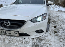 С МБУ Камышина "Благоустройство" суд взыскал 100 тысяч за автомобиль, зависший на сугробе и поврежденный из-за забитых снегом проездов зимой 2022-го