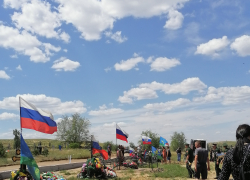 Председатель Облдумы Александр Блошкин решил лично приехать в Камышин по поводу Аллеи Славы на кладбище, где похоронены бойцы, погибшие на Украине