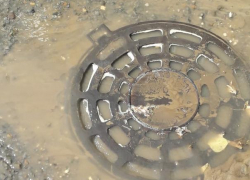 Ливневка-колодец полный, вода льет через край: куда жаловаться?! - камышанка