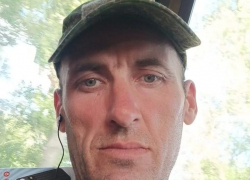 "Папуля, ты ушёл — и мир потух": в Камышине простятся с бойцом СВО Сергеем Ереминым