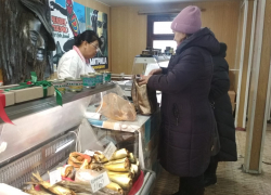 Камышане возмущены подорожавшей колбасой, но подорожавшую красную икру и красную рыбу покупают