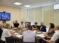 В Избирательной комиссии Волгоградской комиссии обсудили, как членам УИКов ходить по квартирам избирателей