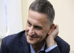 Зампредседателя Саратовской областной думы Иван Чепрасов ушел с зарплатной должности в регпарламенте и из фракции "ЕР" из-за неприятия пенсионной реформы