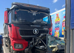 KIA смяло между двумя грузовиками на волгоградской трассе 12 июля