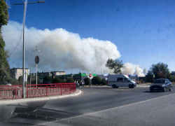 Камышане встревожились, почему полгорода заволокло удушливым дымом