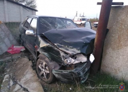 Водитель, которому стало плохо за рулем, чудом выжил после того, как врезался в столб
