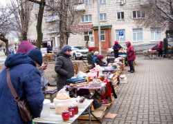 В Волгоградской области чиновники и депутаты решили сыграть в мораторий на увеличение своих зарплат после того, как прибавка уже фактически состоялась