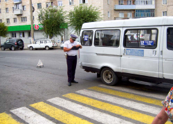 Полиции надо чаще контролировать опасный поворот с улицы Ленина на Театральную и пешеходный переход там же, - камышанка