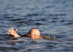 В День ВДВ в бассейне под Камышином утонул трехлетний ребенок